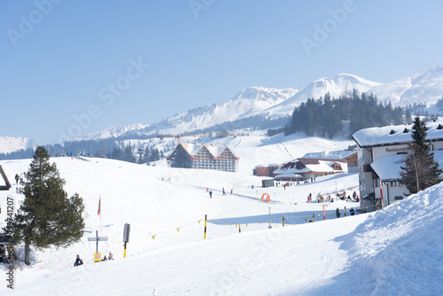 Welcome to high alpine snow capital, Winter in the Saas Valley, Activities for young and old, snow sports enthusiasts, adventurers, pleasure-seekers and all those who appreciate and love nature.