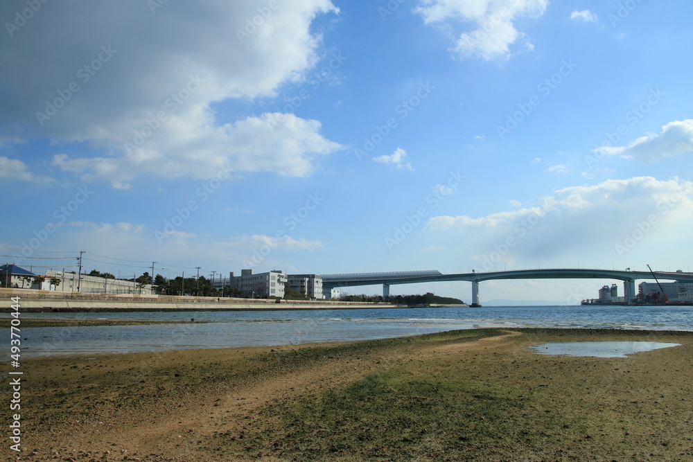 日本の高速道路　芦屋川河口付近付近から見た阪神高速道路湾岸線