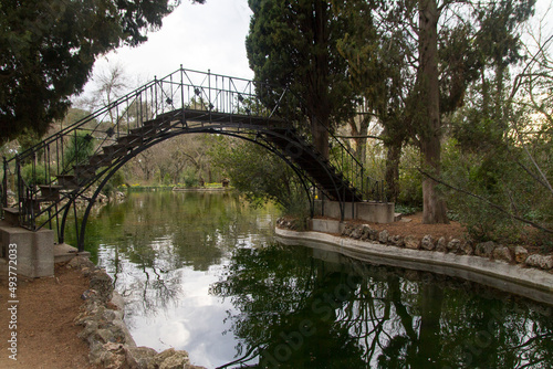 Puente o Bridge en el parque El Capricho, barrio Alameda de Osuna, ciudad de Madrid, pais de España o Spain