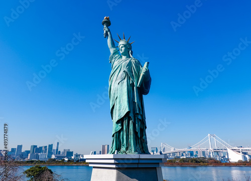 お台場の自由の女神像を巡るボードウォーク (東京都港区)