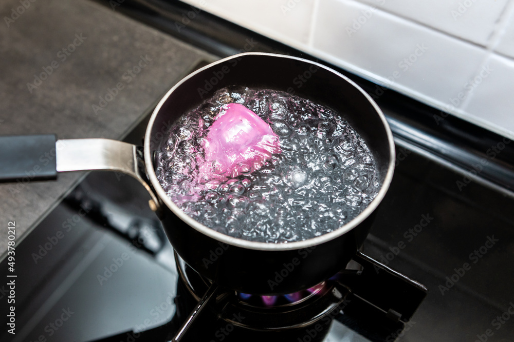 Fotka „Boiling the menstrual cup to clean it. Sterilisation removes all  impurities and germs.Alternative feminine hygiene product concept during  menstruation.Zero waste and reusable, environmentally friendly“ ze služby  Stock | Adobe Stock