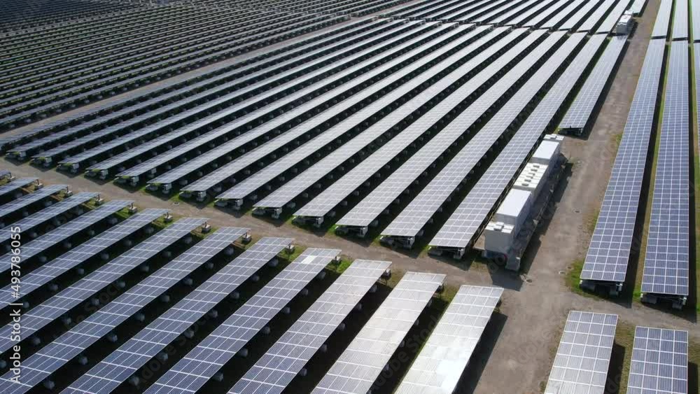 太陽光パネルをドローンで空撮 太陽光パネルをドローンで空撮