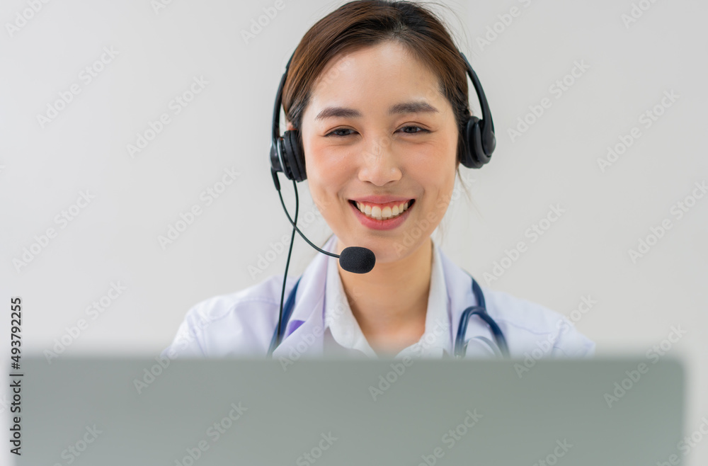 Asian therapist woman doctor is online visiting with a patient on the internet application. Her Listening and Give advice and explains how to treat the initial disease, Concept of Medical technology. Asian therapist woman doctor is online visiting with a patient on the internet application. Her Listening and Give advice and explains how to treat the initial disease, Concept of Medical technology.