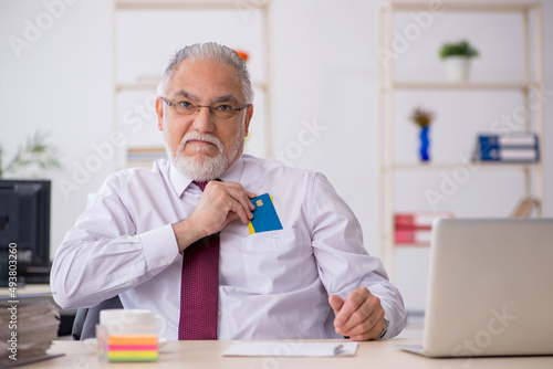 Old male employee in e-commerce concept