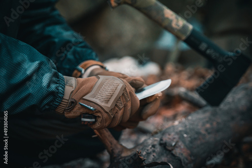 Bushcraft im Wald. Outdoor Kochen im Wald