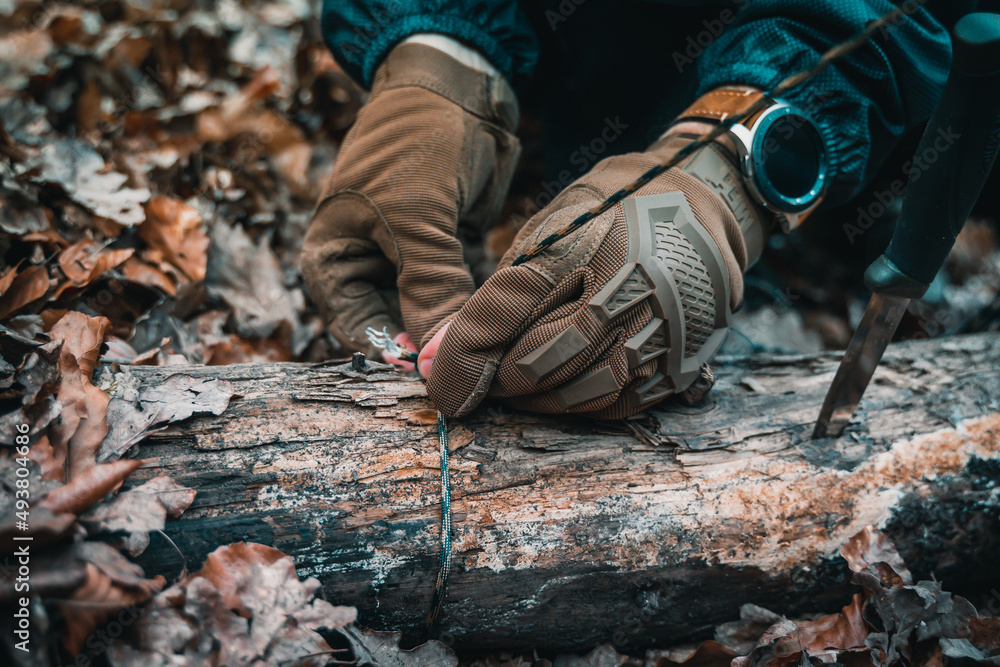 Bushcraft im Wald. Outdoor Kochen im Wald Bushcraft im Wald. Outdoor Kochen im Wald