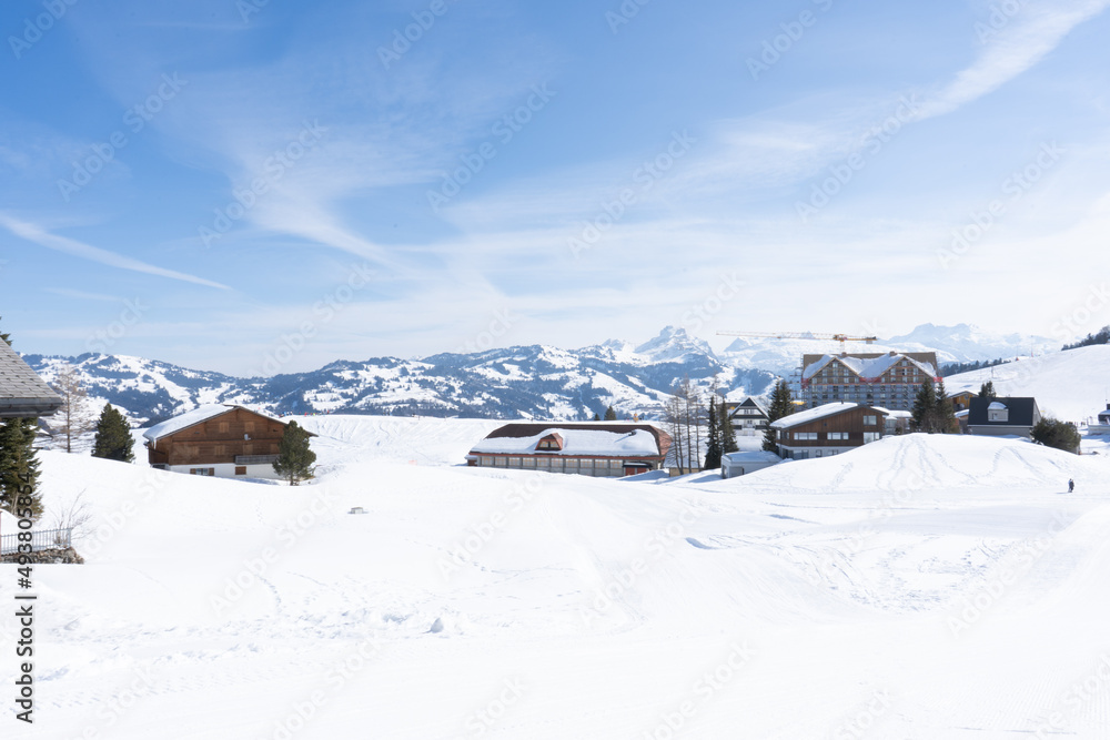 Queen of the mountains, mount rigi is located in the heart of switzerland. Rigi excites her summer visitors with wonderful views of the lakes and mountains as well as an impressive variety of alpine f