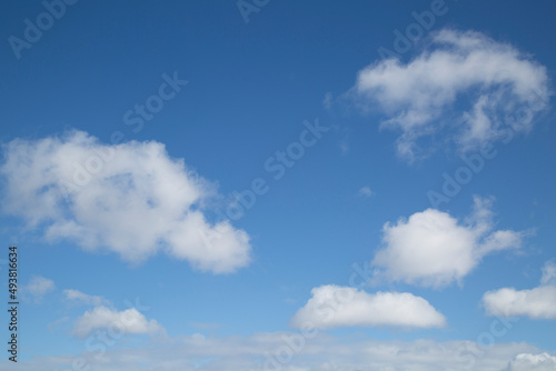 Fototapeta Naklejka Na Ścianę i Meble -  Blue sky background. Intermittent clouds.sky backgrounds for the screensaver.