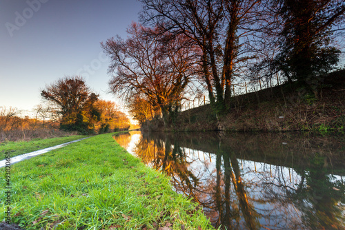 Frosty winter sunrise walk along the Staffordshire and Worcestershire canal