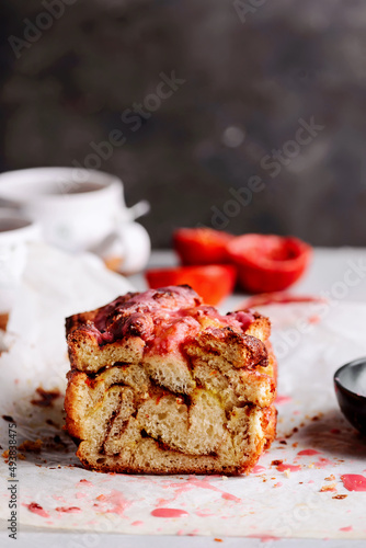 Photos blood orange earl grey and cardamom bun..selective focus
