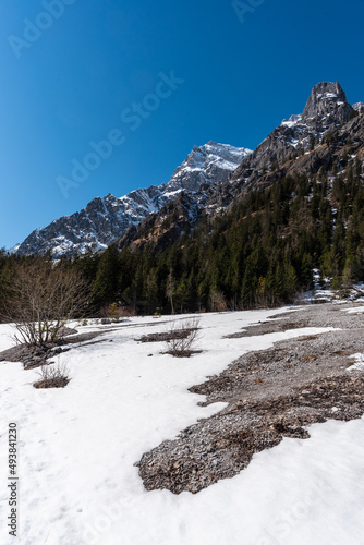 Wimbachgriess in Berchtesgaden im Winter bei Sonnenschein und Schnee