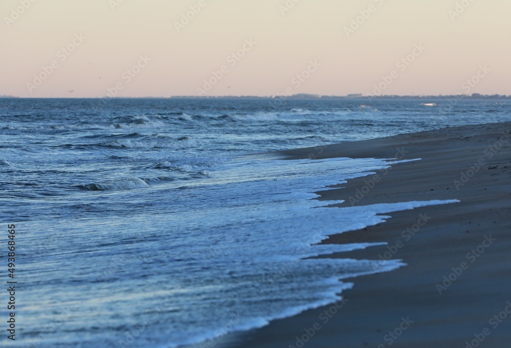 Obraz premium waves on the beach