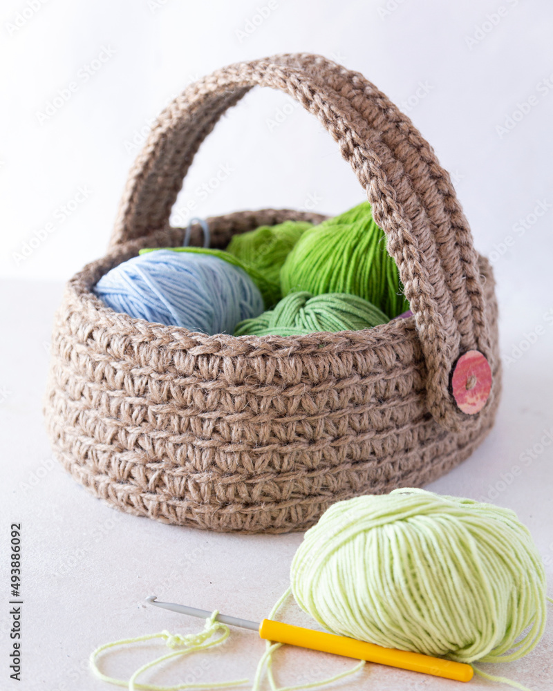 knitting yarn and knitting needles