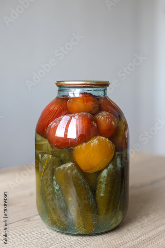 Obraz na płótnie spoiled can of vegetable seaming