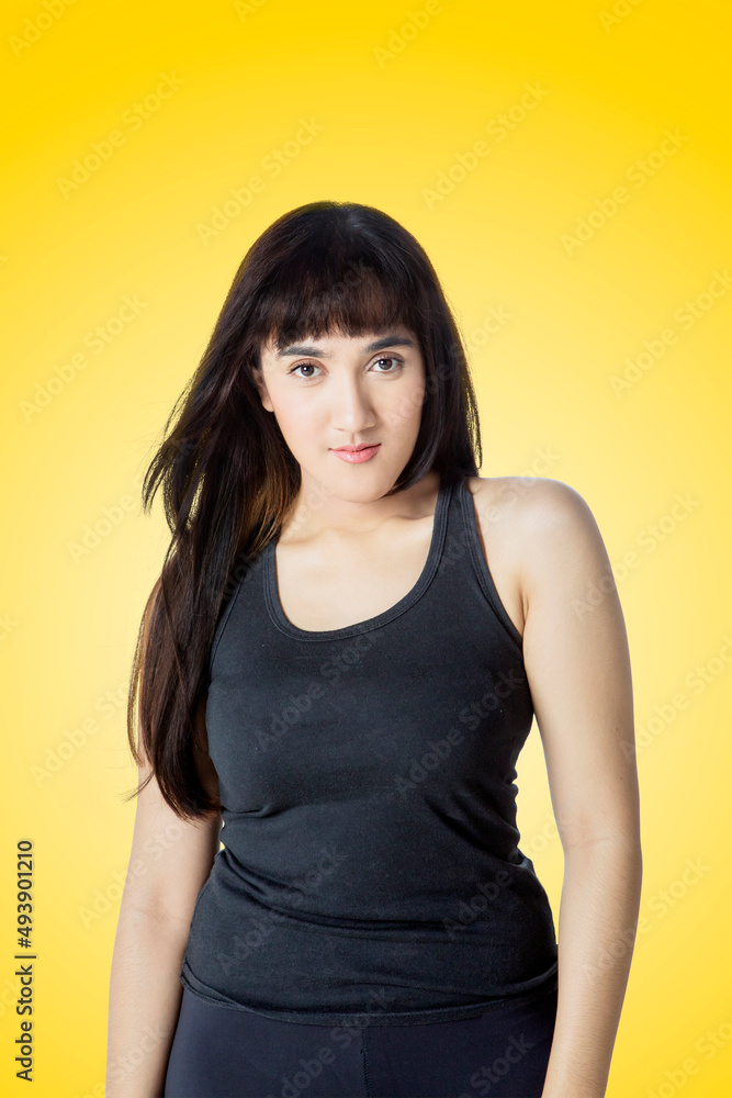Obraz premium Young woman wearing sportswear on studio