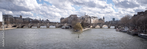 Vue sur la Seine et l'Île de la Cité, depuis le Pont des Arts. Paris, France