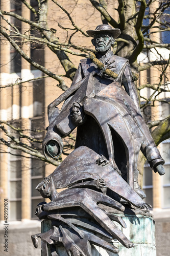 Jozef de Veuster pere Damien saint eglise missionnaire aide lepreux belge Belgique Statue Koekelberg Bruxelles