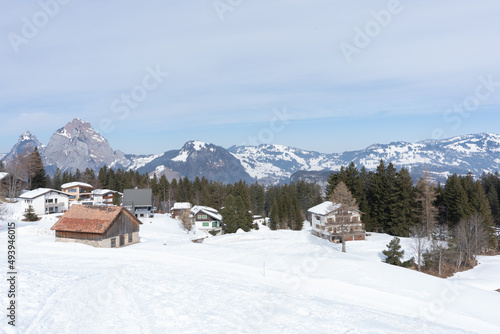 The Stoos ridge hike from Klingenstock to Fronalpstock offers spectacular views of more than ten Swiss lakes and countless Alpine peaks in Central Switzerland. Alongside the fascinating panorama, 