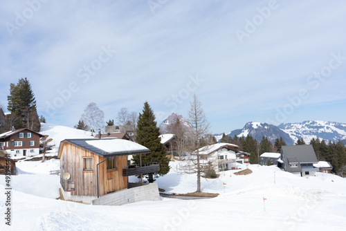 The Stoos ridge hike from Klingenstock to Fronalpstock offers spectacular views of more than ten Swiss lakes and countless Alpine peaks in Central Switzerland. Alongside the fascinating panorama, 