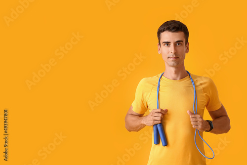 Sporty young man with jumpi...