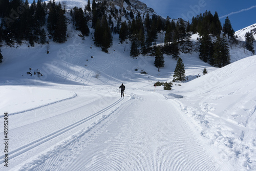 Flumserberg, Skiers, snowboarders, carvers, families all enjoy their time on the ski runs of winter sports resort located directly above Lake Walen. 65 km of perfectly groomed slopes invite you.