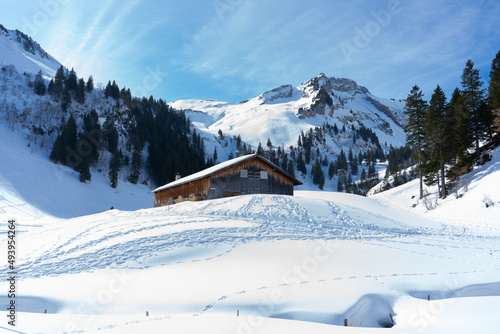 Wide pistes, huge halfpipes, endless deep snow – all within quick and easy reach. Switzerland is the original winter vacation destination. Treat yourself to this winter upgrade. Stoos, Davos, Zermatt