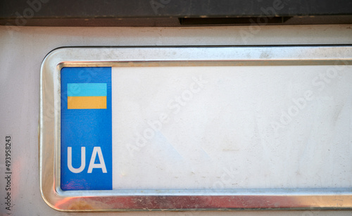 Ukrainisches Autokennzeichen mit weißer Fläche
