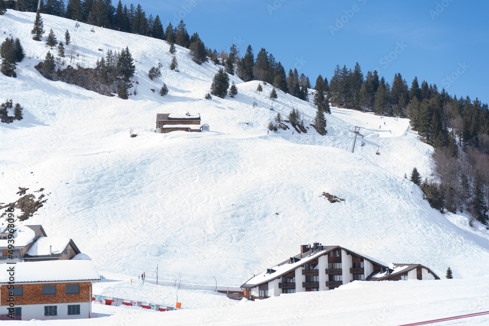 Welcome to high alpine snow capital, Winter in the Saas Valley,
Activities for young and old, snow sports enthusiasts, adventurers, pleasure-seekers and all those who appreciate and love nature.. Zug
