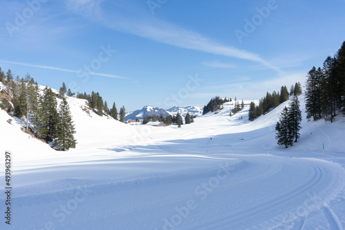 Welcome to high alpine snow capital, Winter in the Saas Valley, Activities for young and old, snow sports enthusiasts, adventurers, pleasure-seekers and all those who appreciate and love nature.. Zug
