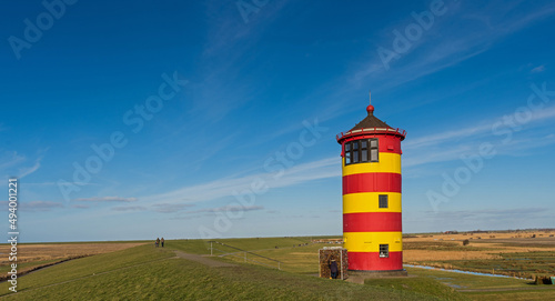 Foto Der Pilsumer Leuchtturm in Ostfriesland; Deutschland