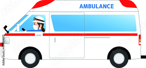 救急車を運転する女性救急隊員