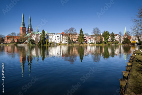Hansestadt Lübeck sonnig entzerrt Spiegelung © Carl-Jürgen Bautsch