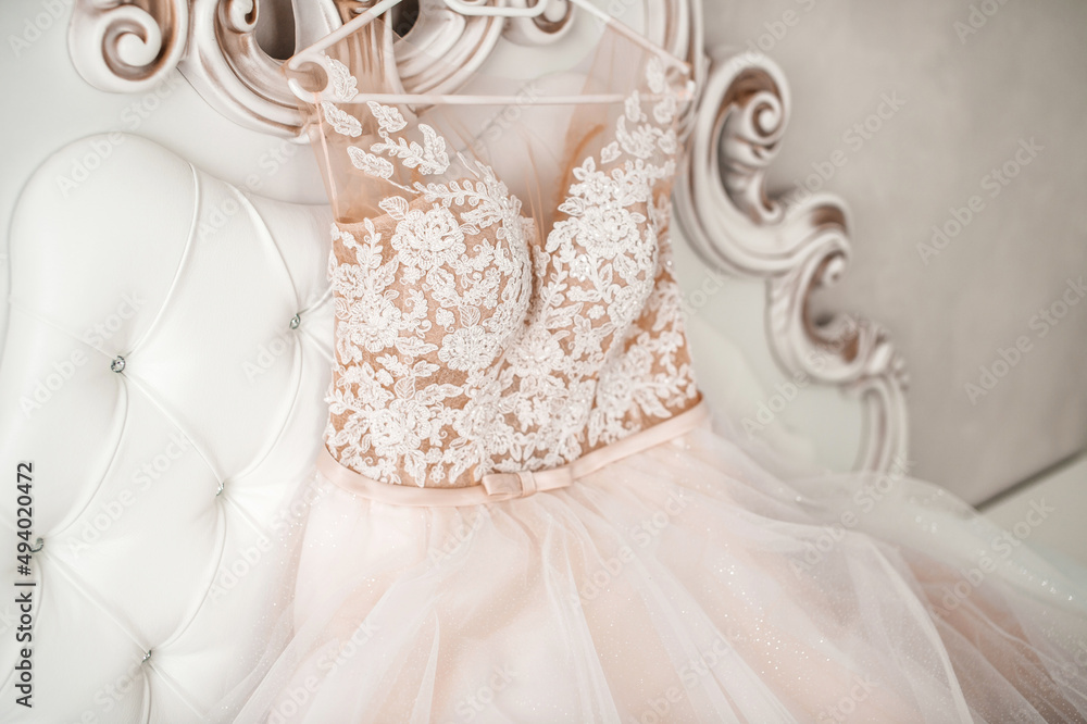 The bride's wedding dress The bride's wedding dress