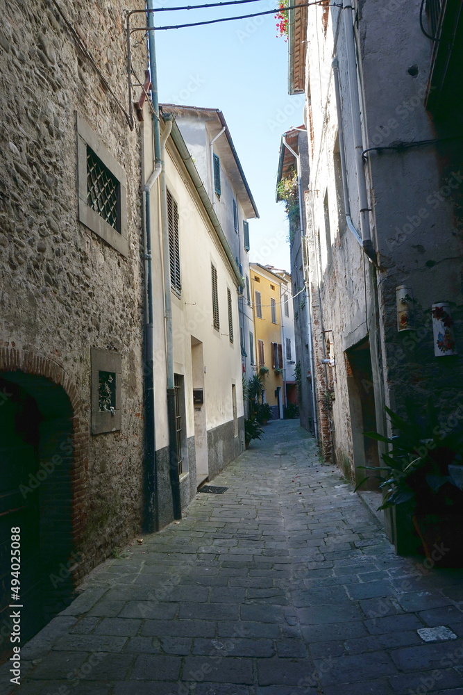 Alleyway of Borgo a Mozzano in Garfagnana, Tuscany, Italy