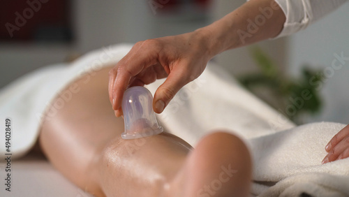 Φωτογραφία Massage cupping therapy