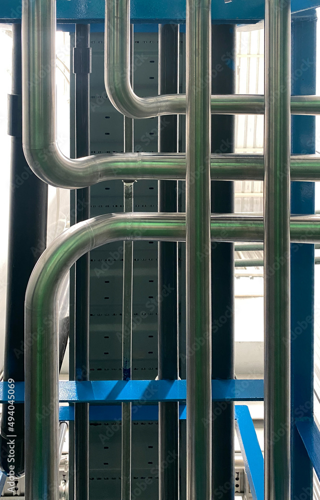 Complex stainless steel pipe It is an industrial equipment for drinking water technology that has been accepted for use in the food industry. It has been installed and placed on a blue iron base.