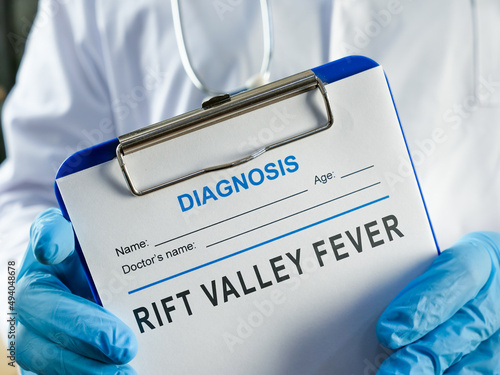 Slika na platnu The doctor is holding a diagnosis rift valley fever RVF.