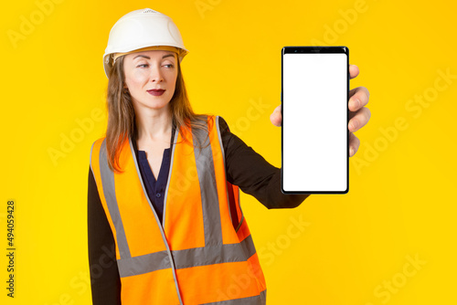 Great mobile ad. Woman Buil...