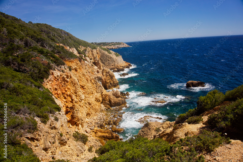 Blick entlang des Cap Soubeyranes auf das wilde Mittelmeer