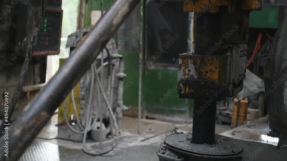 The drill pipe is rotated through a turntable on the petroleum drilling rig. The drill pipe is rotated through a turntable on the petroleum drilling rig.