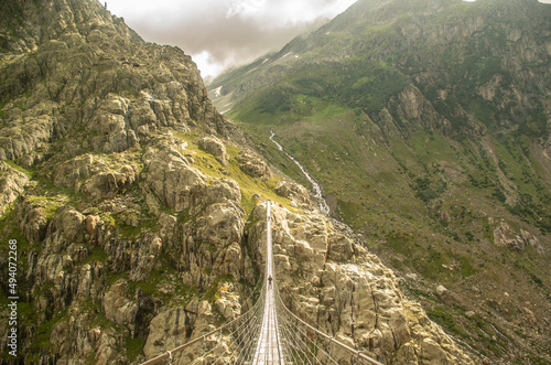 Le pont de trift en Suisse plus long pont suspendu du monde photo