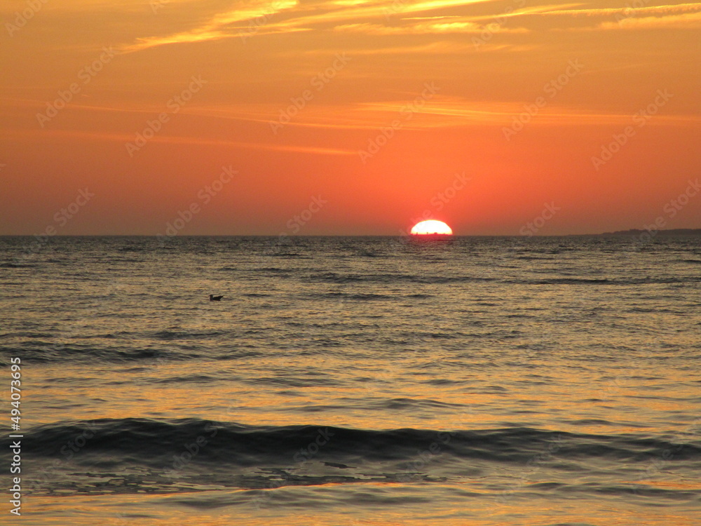 coucher de soleil, plage, mer, océan, soleil, lever du soleil, ciel, eau, nuage, nature, côte, paysage, vague, nuage, vague, orange, voyage, sable, soir, été, île, aube, rouge, beau
