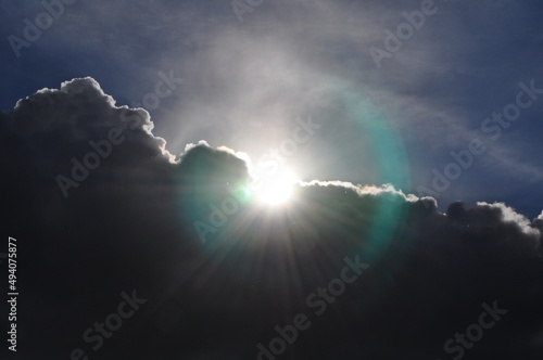 Wolken, Gewitterwolken, Cirruswolken, Cumuluswolken, Haufenwolken, Abendwolken, in den Farben weiß, grau, orange, grau, blau, rot, voilett, pink photo