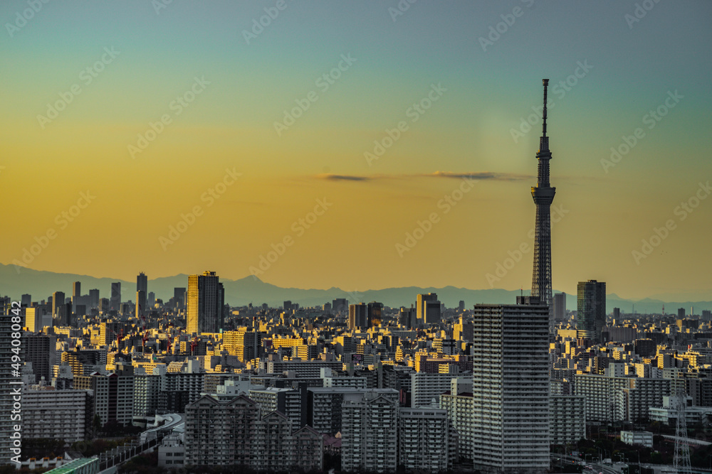 Obraz premium 東京スカイツリーと夕暮れの空