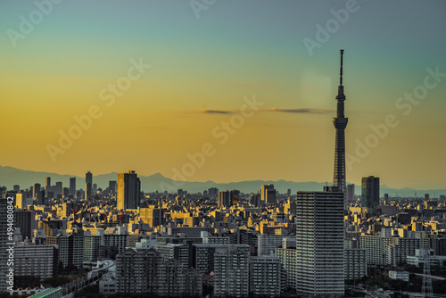 東京スカイツリーと夕暮れの空