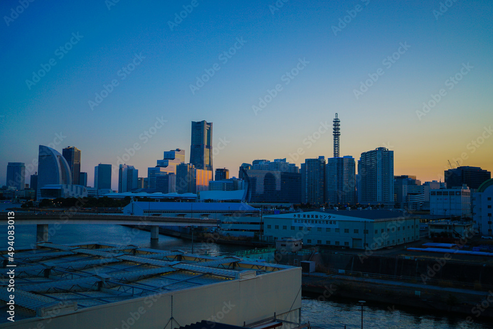 Obraz premium 夕方の横浜みなとみらいの風景