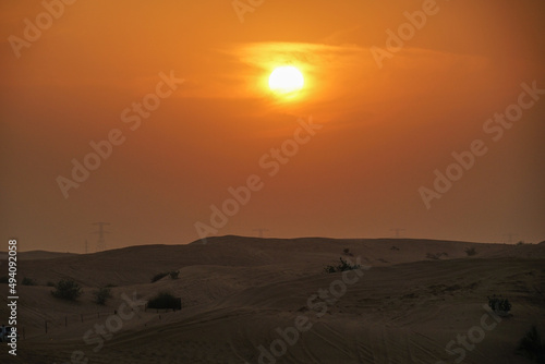 アラビア砂漠に沈む太陽