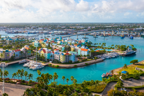 Fotografiet Harborside Villas aerial view at Nassau Harbour with Nassau downtown at the background, from Paradise Island, Bahamas