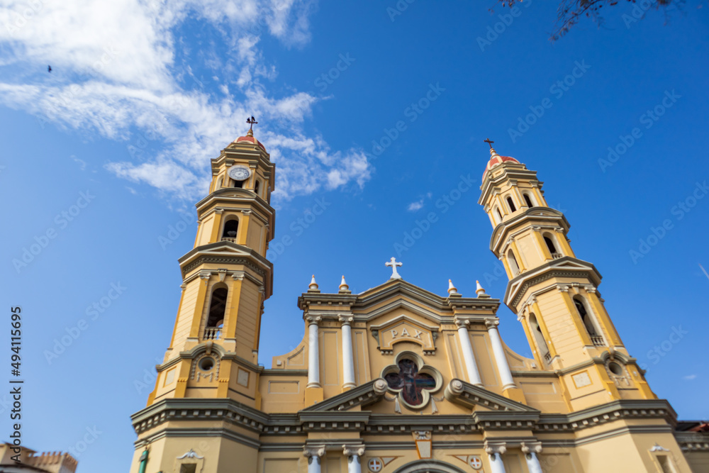 Obraz premium Facade of an old colonial cathedral under the blue sky of Piura in Peru.
