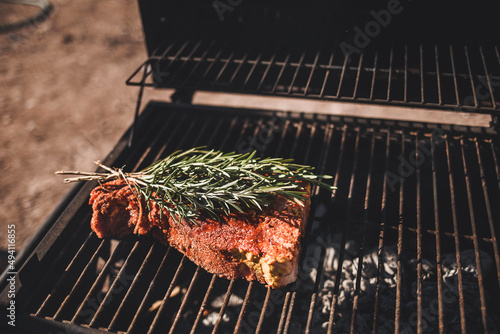 Bild auf Leinwand carne prepada en la parrila para asar corte de carne porter house